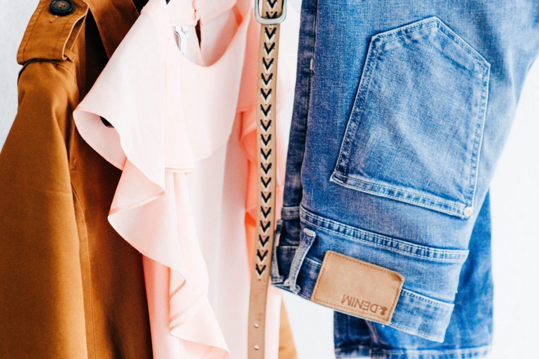 What Is a Travel Capsule Wardrobe? (+ Travel Capsule Wardrobe Benefits)