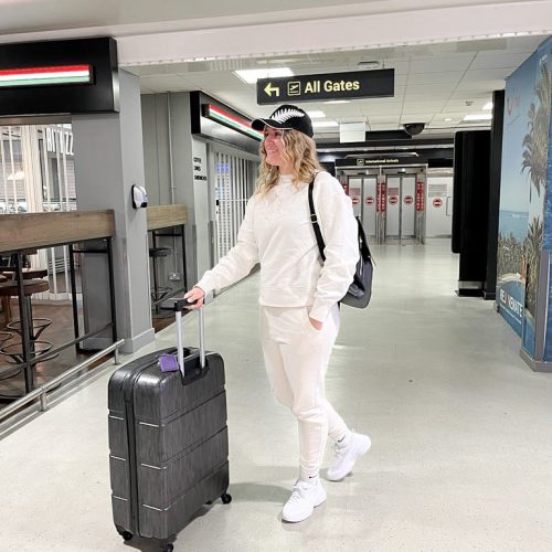 Airport Outfit Ideas That Are Comfy Yet Stylish