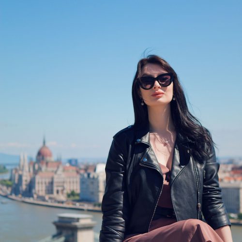 10 Leather Jacket Outfits That Are Timelessly Cute
